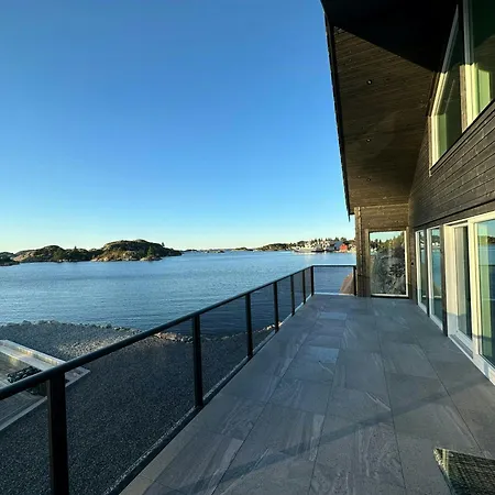 Modern Fishing With Sea View At Kalvaneset Tatil Evi